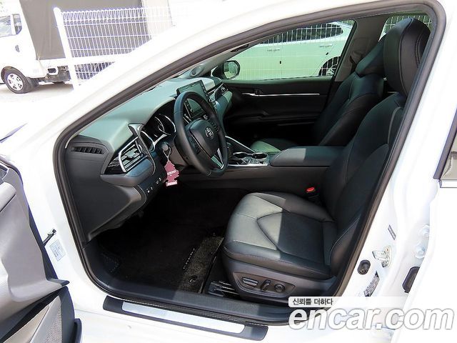 Toyota Camry 2.5 XLE Hybrid — пробег 27 032 км — фото 5 из 5