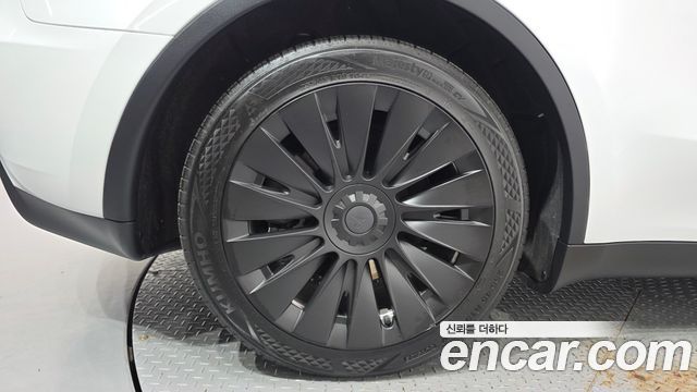 Tesla Model Y RWD — пробег 28 071 км — фото 5 из 5