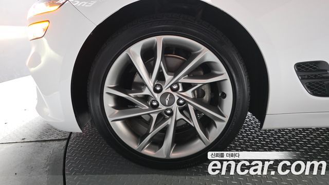 Genesis G70 Gasoline 2.0T 2WD — пробег 37690 км