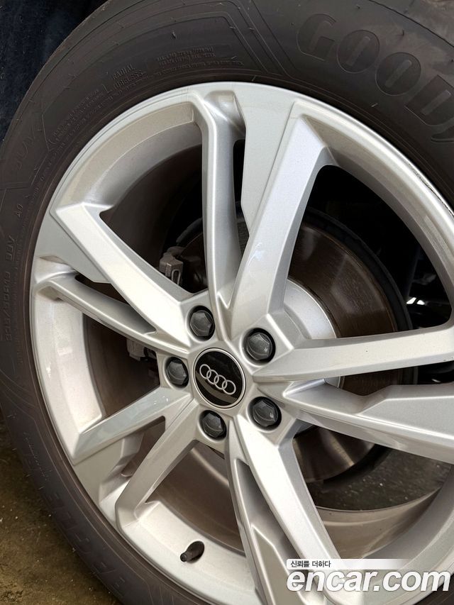 Audi Q3 35 TDI Quattro Premium Sportback — пробег 18 000 км — фото 5 из 5