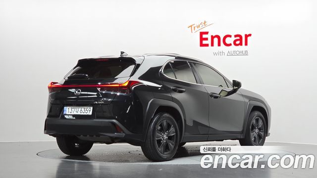 Lexus UX 2.0 2WD — пробег 72759 км