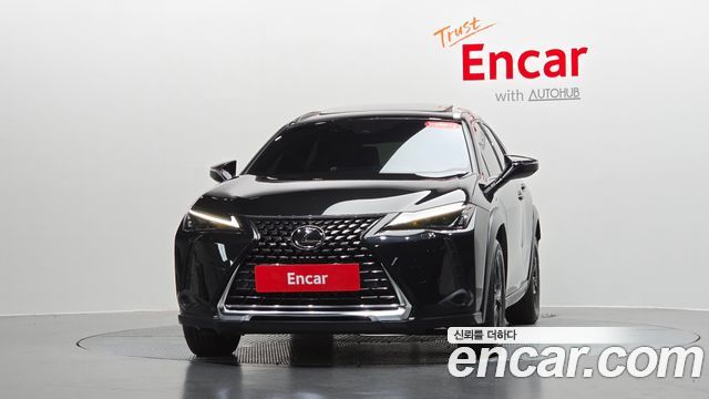 Lexus UX 2.0 2WD — пробег 72759 км
