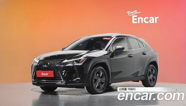 Lexus UX 2.0 2WD — пробег 72759 км