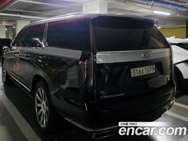Cadillac Escalade 6.2 Sports Platinum — пробег 61 000 км