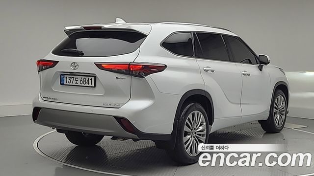 Toyota Highlander 2.5 4WD Platimum — пробег 2 333 км — фото 2 из 5