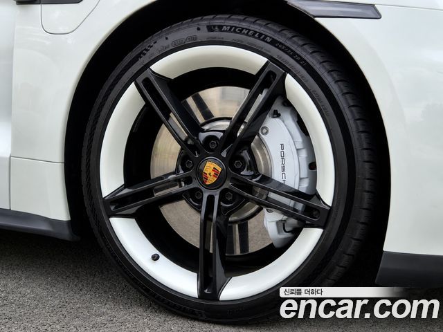 Porsche Taycan GTS — пробег 39010 км