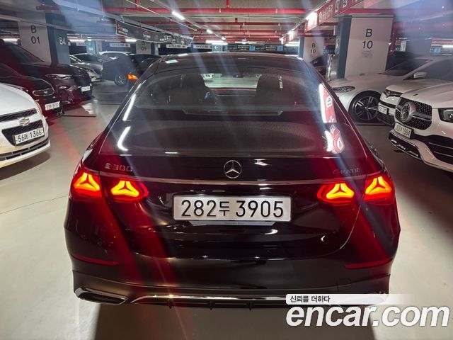 Mercedes-Benz E-Class E300 4MATIC AMG Line — пробег 2724 км
