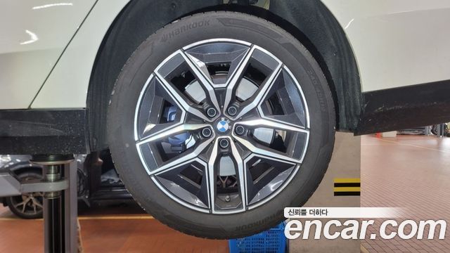 BMW 5-Series 520i M Sport — пробег 11406 км