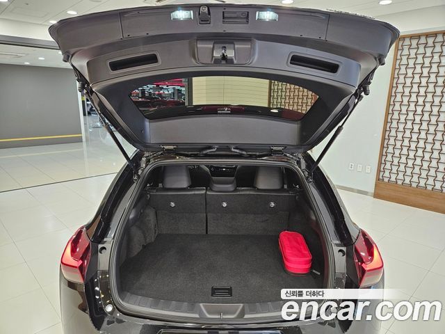 Lexus UX 2.0 2WD — пробег 4208 км