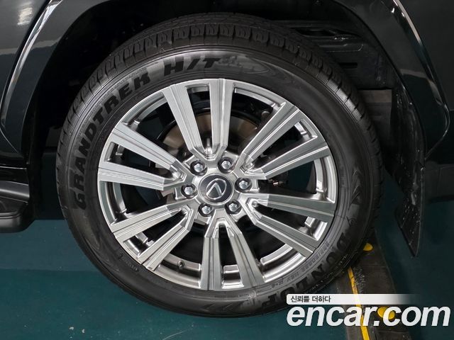 Lexus LX 700h VIP — пробег 5988 км