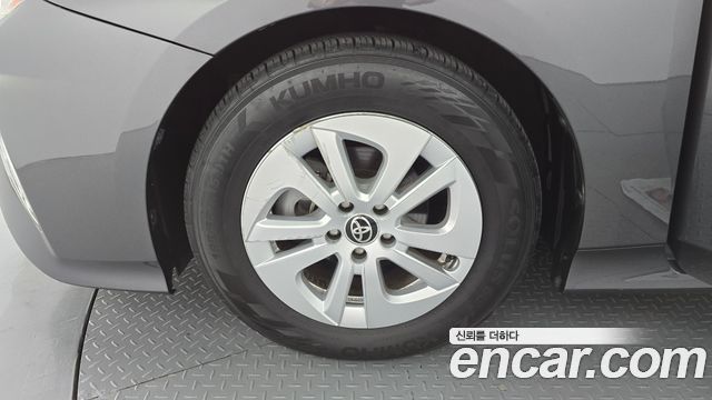 Toyota Prius 1.8 E — пробег 98 094 км — фото 5 из 5