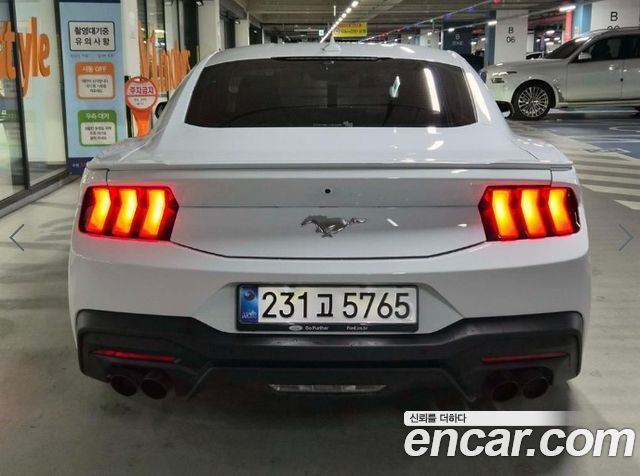 Ford Mustang 2.3 EcoBoost Premium Coupe — пробег 10 758 км