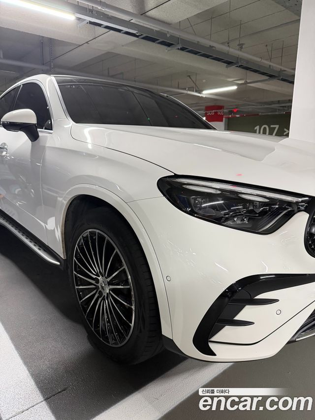 Mercedes-Benz GLC-Class GLC300 4MATIC AMG Line — пробег 13 000 км — фото 2 из 5