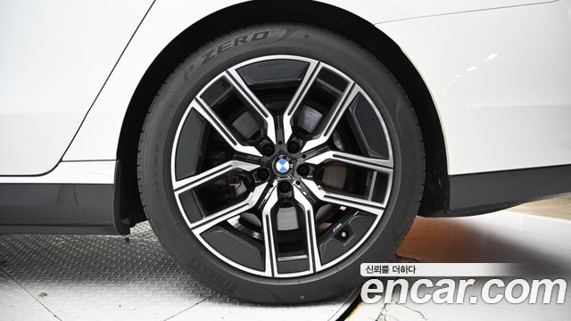 BMW i7 xDrive 60 M sport — пробег 25 423 км — фото 5 из 5