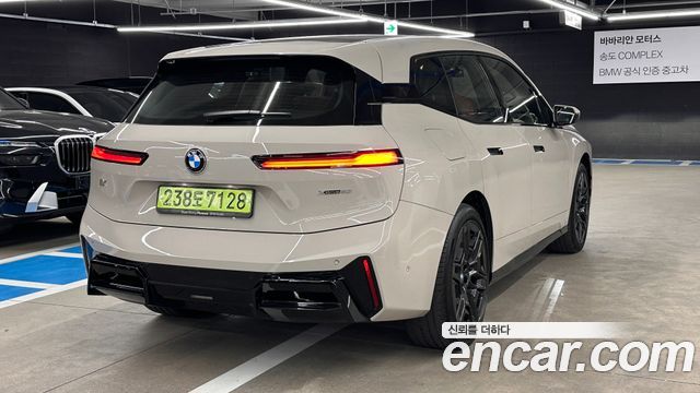 BMW iX xDrive60 M Sport Pro — пробег 15 400 км — фото 2 из 5