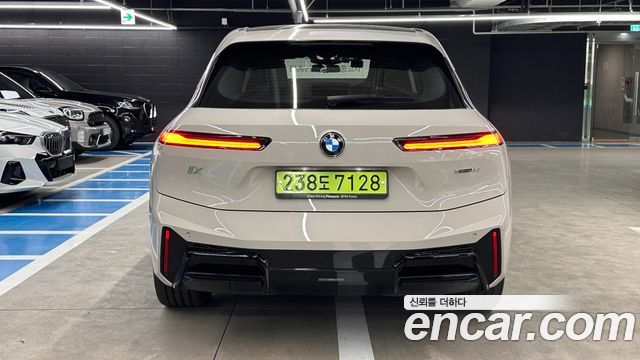 BMW iX xDrive60 M Sport Pro — пробег 15 400 км — фото 4 из 5