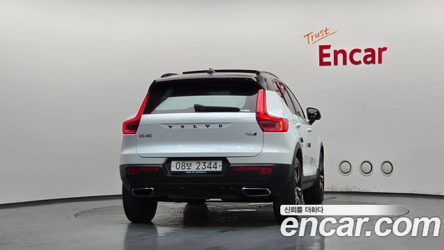 Volvo XC40 T4 R-Design — пробег 70 661 км — фото 4 из 5