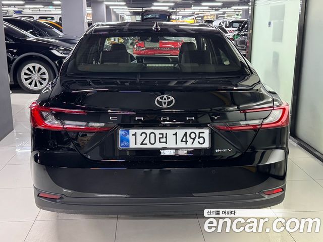 Toyota Camry 2.5 XLE Premium Hybrid — пробег 7 км — фото 3 из 5