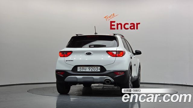Kia Stonic из Кореи Encar