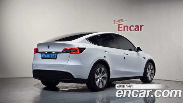 Tesla Model Y RWD — пробег 10 418 км — фото 2 из 5