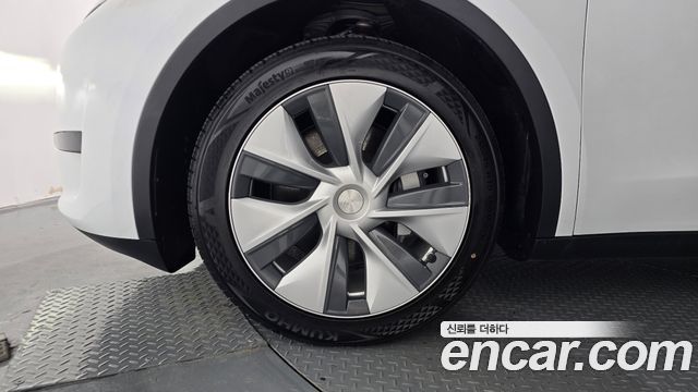 Tesla Model Y RWD — пробег 10 418 км — фото 5 из 5