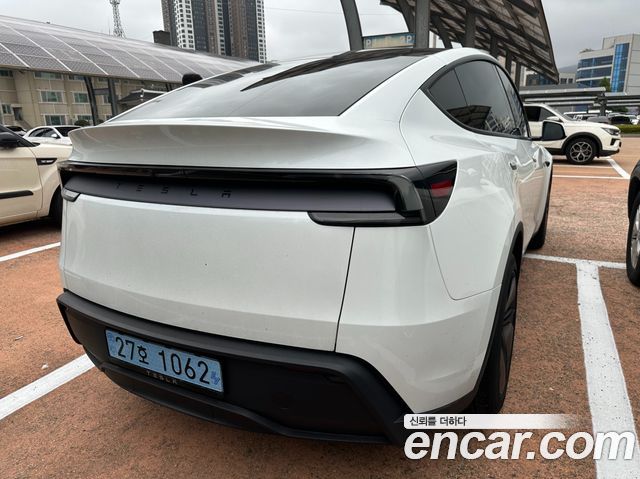 Tesla Model Y Premium RWD — пробег 964 км — фото 5 из 5
