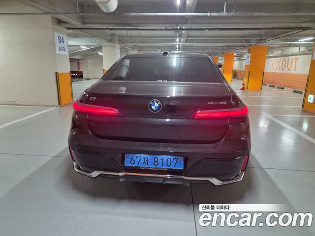 BMW i7 eDrive 50 M Sport — пробег 10 000 км