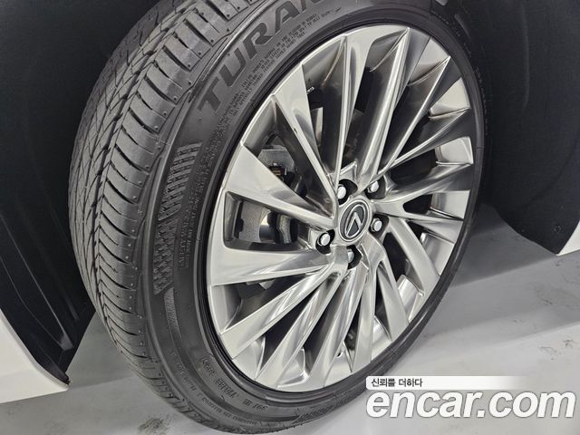 Lexus ES Executive — пробег 18 665 км — фото 5 из 5