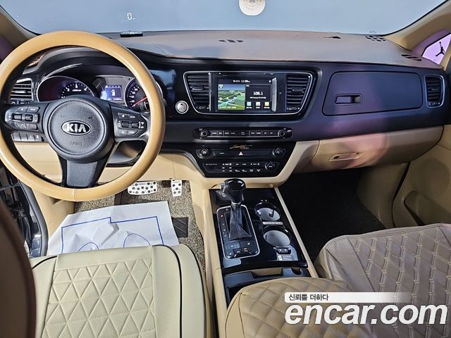 Kia Carnival 9-seater Hi-Limousine Prestige — пробег 215 948 км — фото 5 из 5