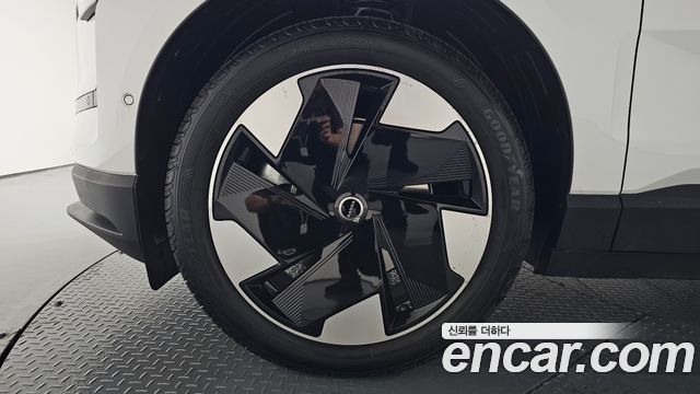 Volvo EX30 из Кореи Encar