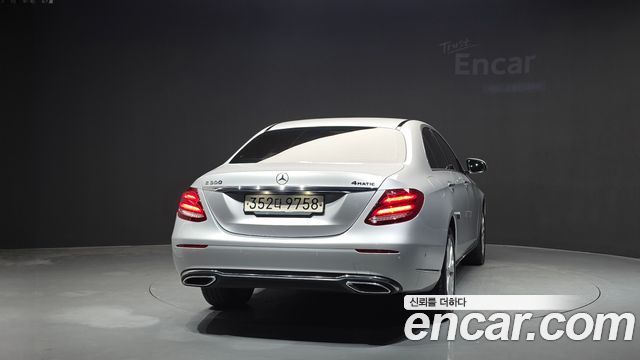 Mercedes-Benz E-Class E300 4MATIC Exclusive — пробег 75 237 км — фото 4 из 5