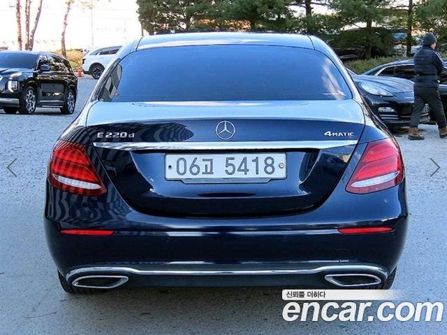 Mercedes-Benz E-Class E220d 4MATIC Exclusive — пробег 194 498 км — фото 4 из 5