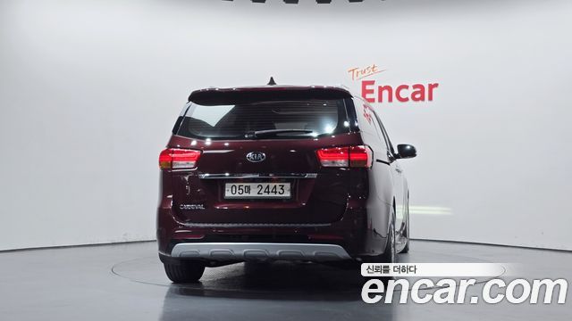 Kia Carnival из Кореи Encar