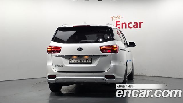 Kia Carnival из Кореи Encar