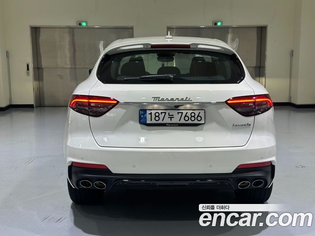 Maserati Levante 3.0 S AWD Modena — пробег 6 280 км — фото 4 из 5