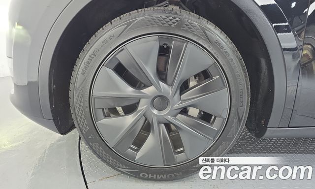 Tesla Model Y Long Range AWD — пробег 11 992 км — фото 5 из 5