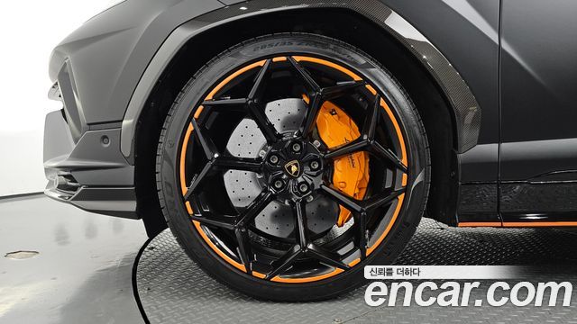 Lamborghini Urus из Кореи Encar