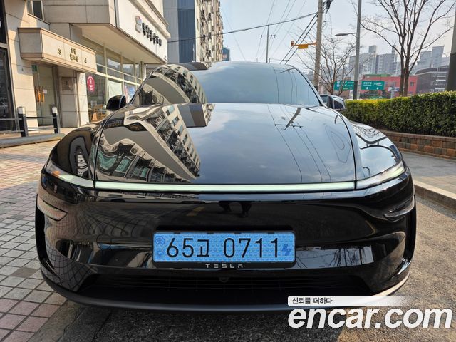 Tesla Model Y Premium RWD — пробег 1 824 км — фото 1 из 5