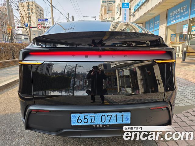 Tesla Model Y Premium RWD — пробег 1 824 км — фото 5 из 5