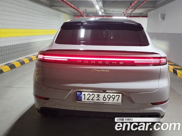 Porsche Cayenne 3.0 E-Hybrid Coupe — пробег 31 000 км — фото 4 из 5
