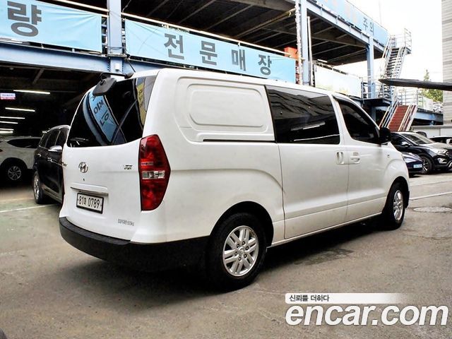 Hyundai Starex Van 5-Seater Style — пробег 134 214 км — фото 4 из 5
