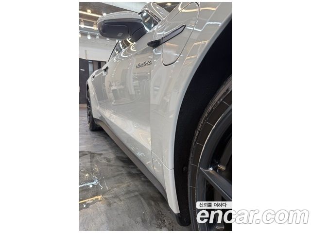 Porsche Taycan Base — пробег 23 000 км — фото 5 из 5