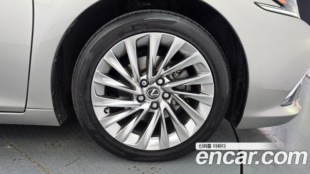 Lexus ES Executive — пробег 129 231 км — фото 5 из 5