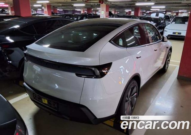 Tesla Model Y Premium RWD — пробег 1 км — фото 5 из 5