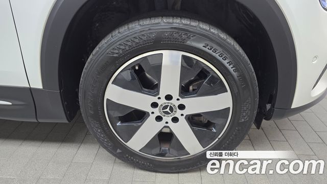 Mercedes-Benz GLB-Class GLB220 — пробег 76 990 км