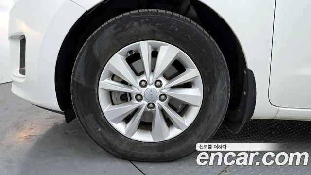 Kia Carnival 11-seater Deluxe — пробег 131 792 км