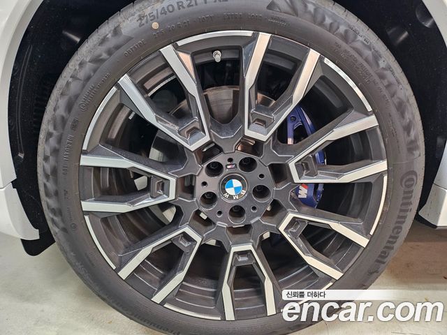 BMW X6 xDrive40i M Sport — пробег 2 600 км — фото 5 из 5