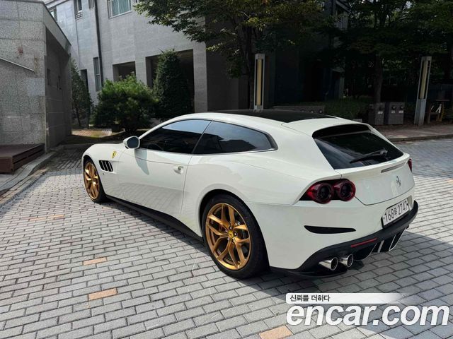 Ferrari GTC4 Lusso из Кореи Encar