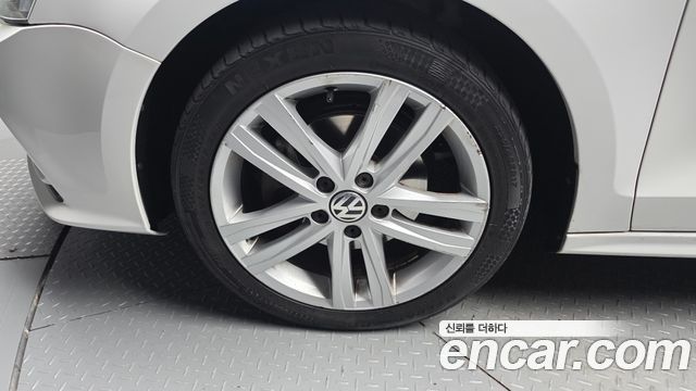 Volkswagen Jetta 2.0 TDI BlueMotion Premium 6th — пробег 117 576 км