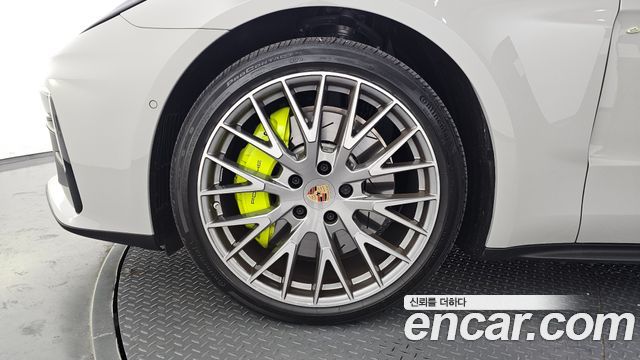 Porsche Panamera 2.9 AWD E-Hybrid — пробег 2 011 км